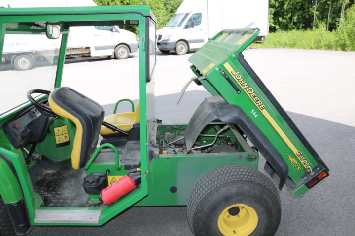 1211154-57 John Deere Gator 4x2 from 2004