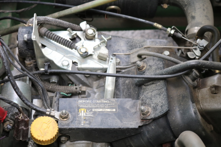 1211154-59 John Deere Gator 4x2 from 2004