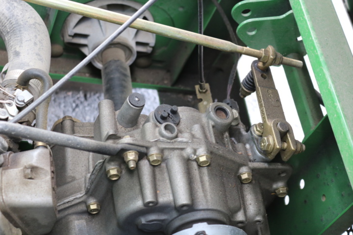 1211154-61 John Deere Gator 4x2 from 2004