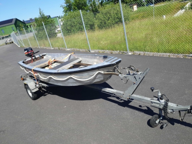 1035933-4 Buster aluminum boat on trailer and 4-stroke engine