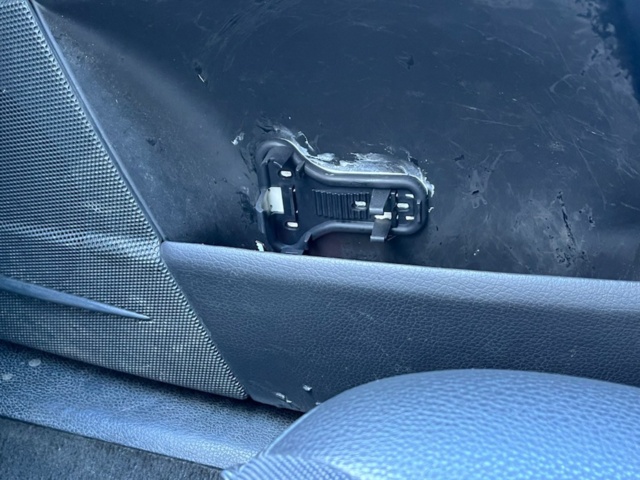 1216733-32 Volvo XC70 2.5T AWD - 2007