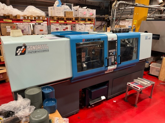 1145479-3 Plastic injection molding machine, Sandretto Micro 40