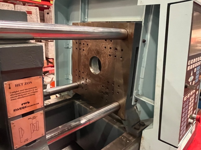 1145479-12 Plastic injection molding machine, Sandretto Micro 40