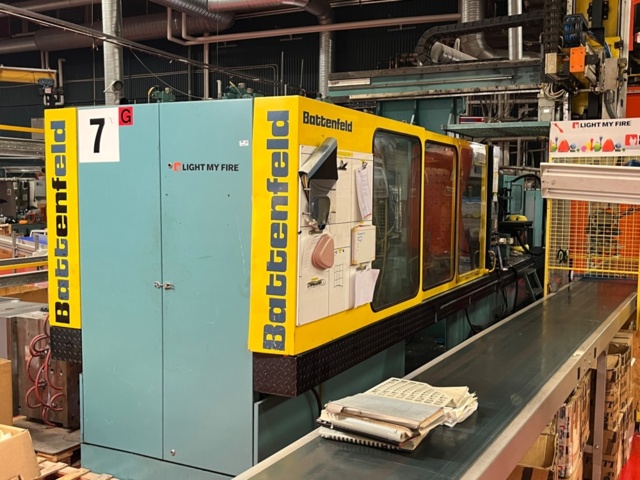 1145499-6 2 plastic injection molding machines, Battenfeld 5000/2500 Unilog 4000 -1988