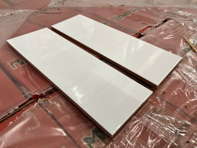 1220394-3 Kakel Vit Blank 10x30  123kvm