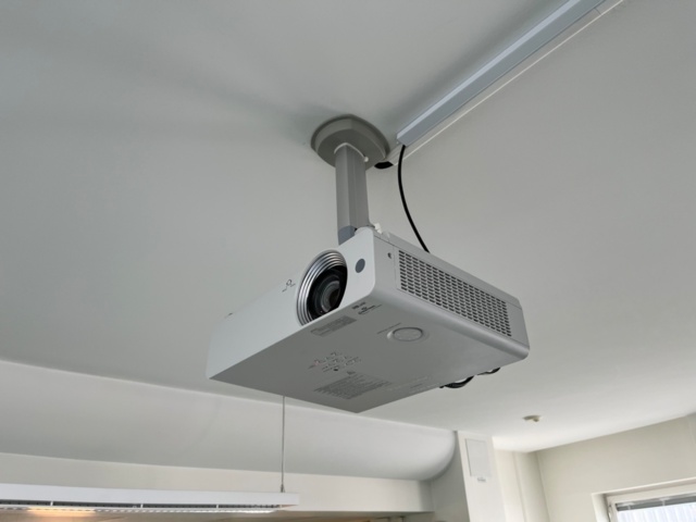 1220403-1 Projector & projector screen, Panasonic PT-VW431D