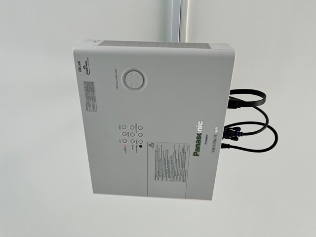 1220403-3 Projector & projector screen, Panasonic PT-VW431D