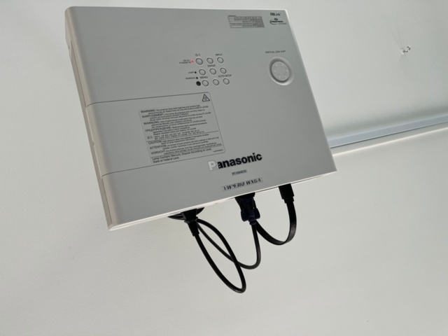 1220403-6 Projector & projector screen, Panasonic PT-VW431D