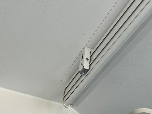 1220403-15 Projector & projector screen, Panasonic PT-VW431D