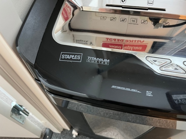 1220406-3 Document Shredder, Staples Titanium Cutter