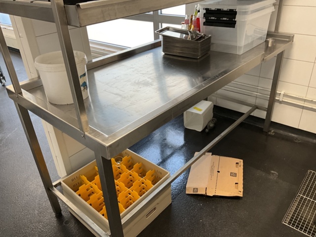 1206243-4 Dish sorting bench with shelf