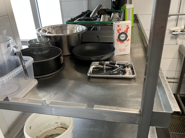 1206243-9 Dish sorting bench with shelf