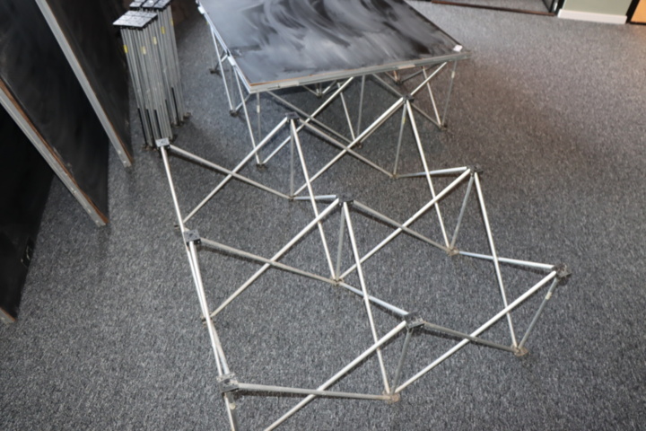 1173707-3 4 platforms 1x1 meter