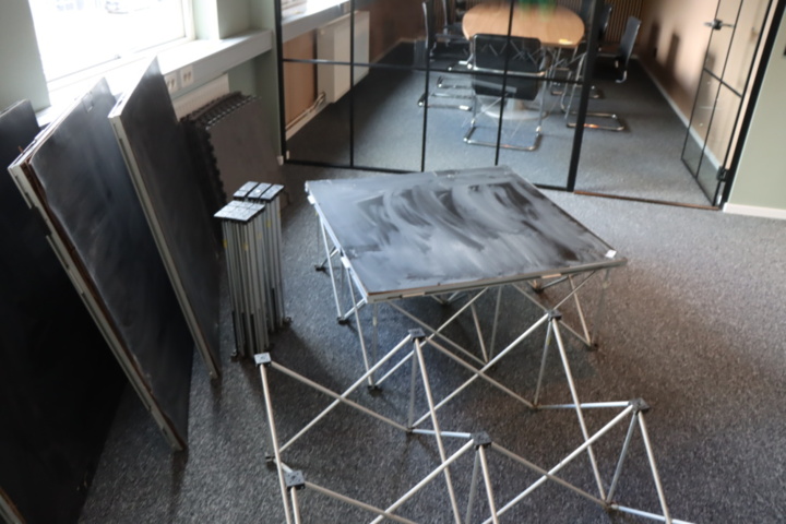 1173707-4 4 platforms 1x1 meter