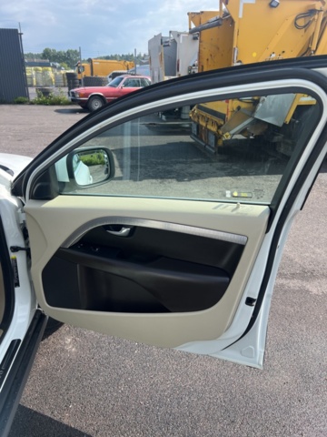 1205416-19 Volvo XC70 D5 AWD Manual, 185hp, 2009 Repair item