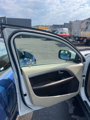 1205416-24 Volvo XC70 D5 AWD Manual, 185hp, 2009 Repair item