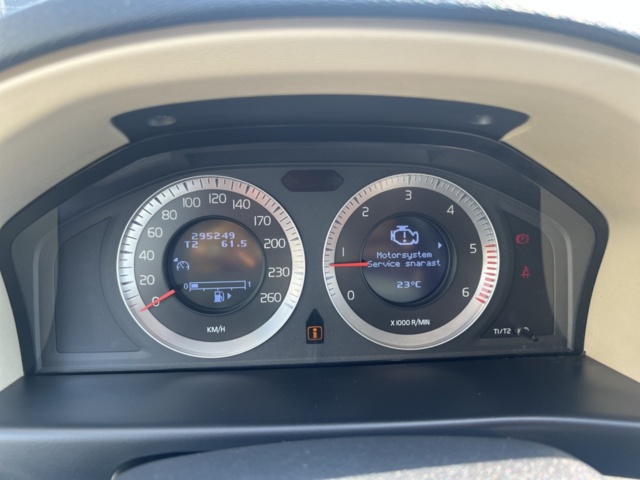 1205416-29 Volvo XC70 D5 AWD Manual, 185hp, 2009 Repair item