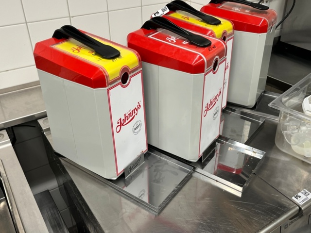 1145587-5 4 ketchup/mustard dispensers