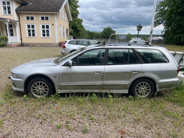 1178108-2 Mitsubishi Galant Wagon 2.4 GDI Manual, 144hp, 2001 Repair item