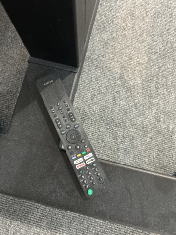 1192909-7 TV-/bildskärm 85” Sony, på mobilt golvstativ