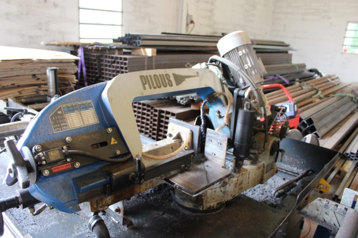 1151588-2 Band saw Pilous -ARG 250, 2014, with roller track