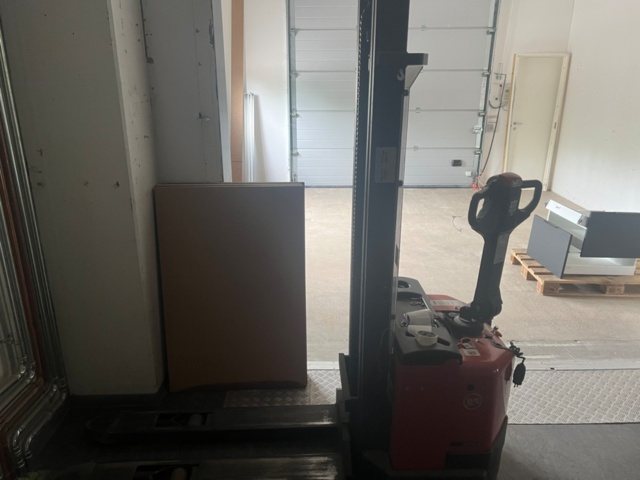 953308-1 Track stacker BT SWE 100 -06