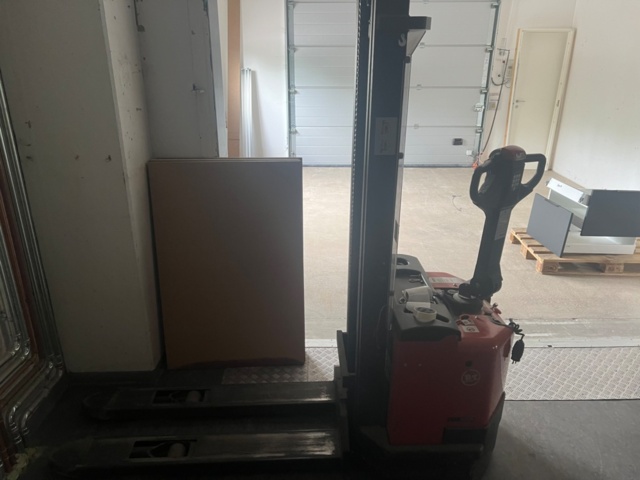 953308-2 Track stacker BT SWE 100 -06