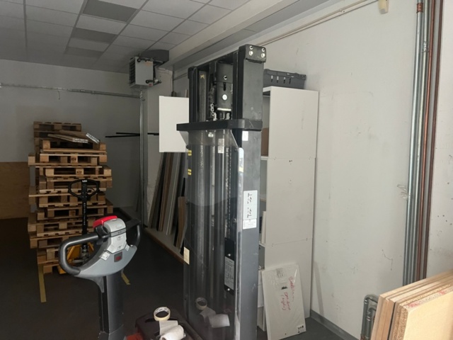 953308-6 Track stacker BT SWE 100 -06