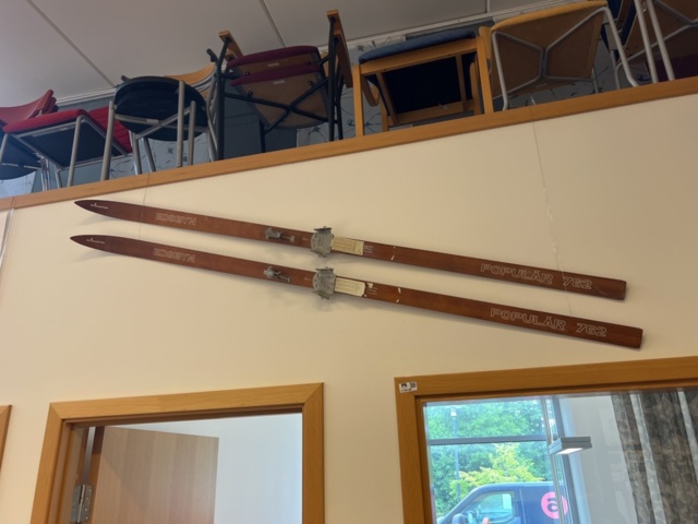 1178148-1 Skis, Bandy stick, Match shirts