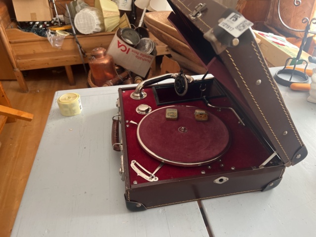 1121918-5 Crank gramophone