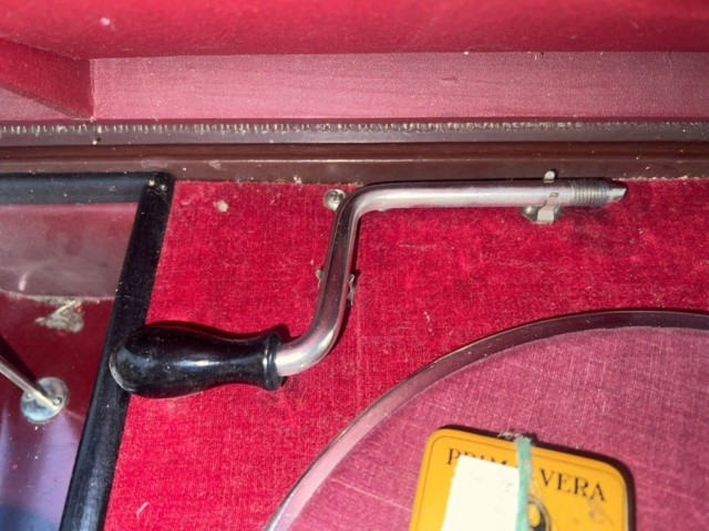 1121918-6 Crank gramophone