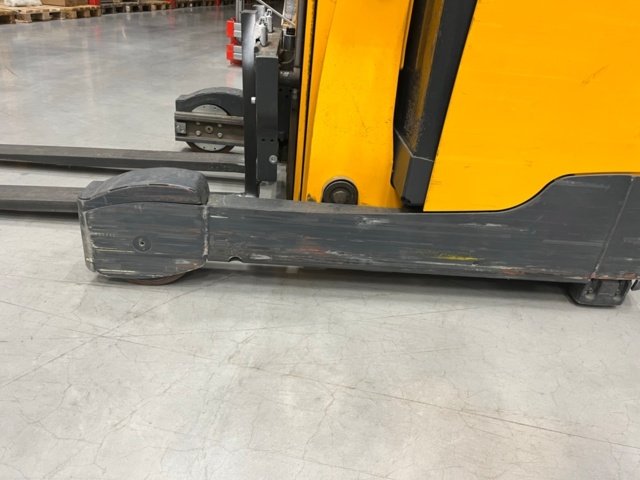1028338-25 Reach truck, Jungheinrich ETV 214