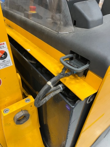 1028338-28 Reach truck, Jungheinrich ETV 214