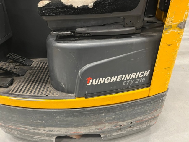 1028340-13 Reach truck, Jungheinrich ETV 216