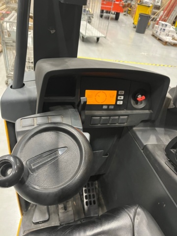 1028338-15 Reach truck, Jungheinrich ETV 214