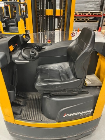 1028338-10 Reach truck, Jungheinrich ETV 214