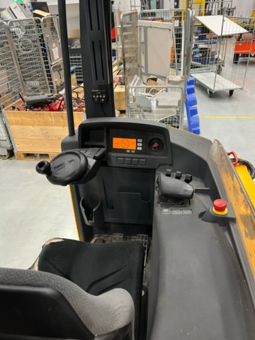 1028340-14 Reach truck, Jungheinrich ETV 216