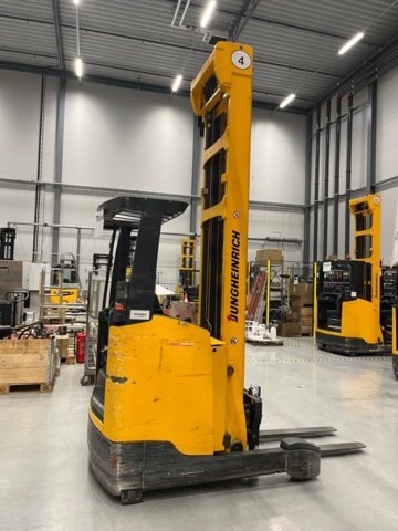 1028340-5 Reach truck, Jungheinrich ETV 216