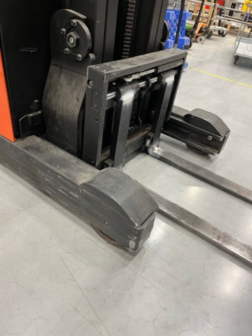 1028344-8 Reach truck, Toyota BT Reflex 2011