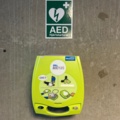 1144716-1 Defibrillator Zoll AED Plus with wall mount