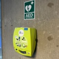 1144716-2 Defibrillator Zoll AED Plus with wall mount