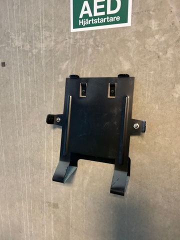 1144716-5 Defibrillator Zoll AED Plus with wall mount