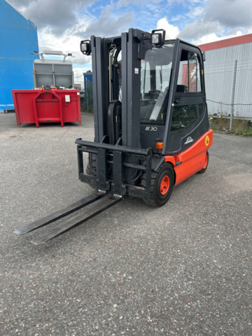 1192972-1 Linde E30 electric truck with charger