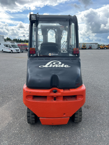 1192972-4 Linde E30 electric truck with charger