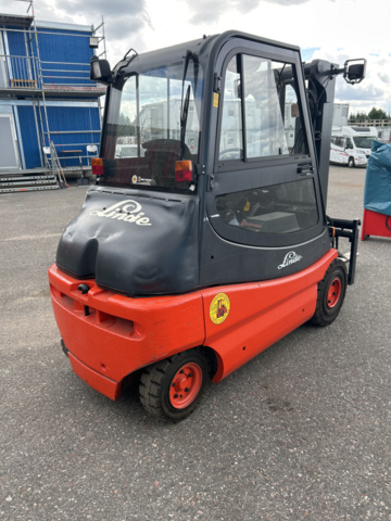 1192972-5 Linde E30 electric truck with charger