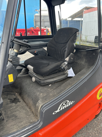 1192972-8 Linde E30 electric truck with charger