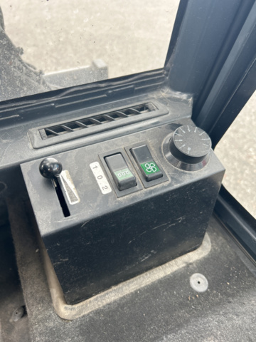 1192972-15 Linde E30 electric truck with charger