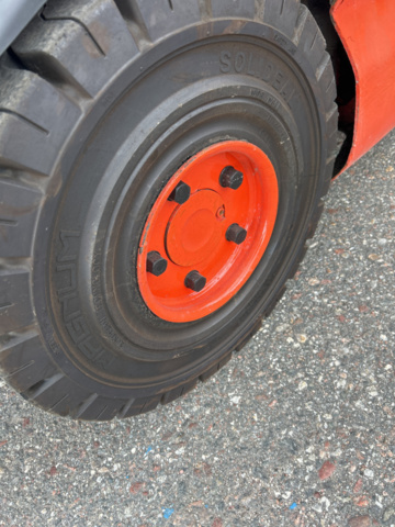 1192972-21 Linde E30 electric truck with charger