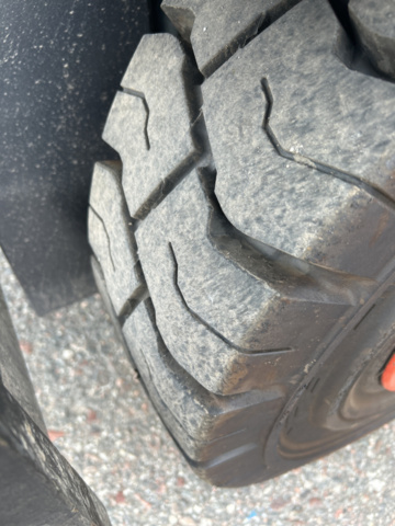 1192972-22 Linde E30 electric truck with charger