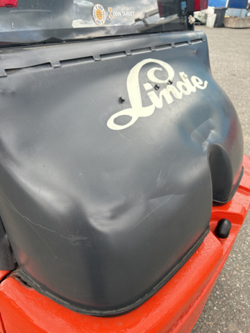 1192972-31 Linde E30 electric truck with charger